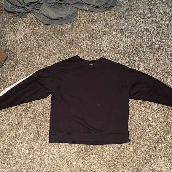 H&M crewneck - Picture 2 of 4